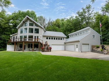16514 DIXON Drive, HONEY CREEK, IA 51542