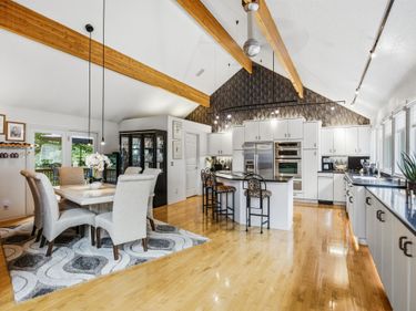 16514 DIXON Drive, HONEY CREEK, IA 51542