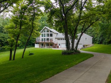 16514 DIXON Drive, HONEY CREEK, IA 51542