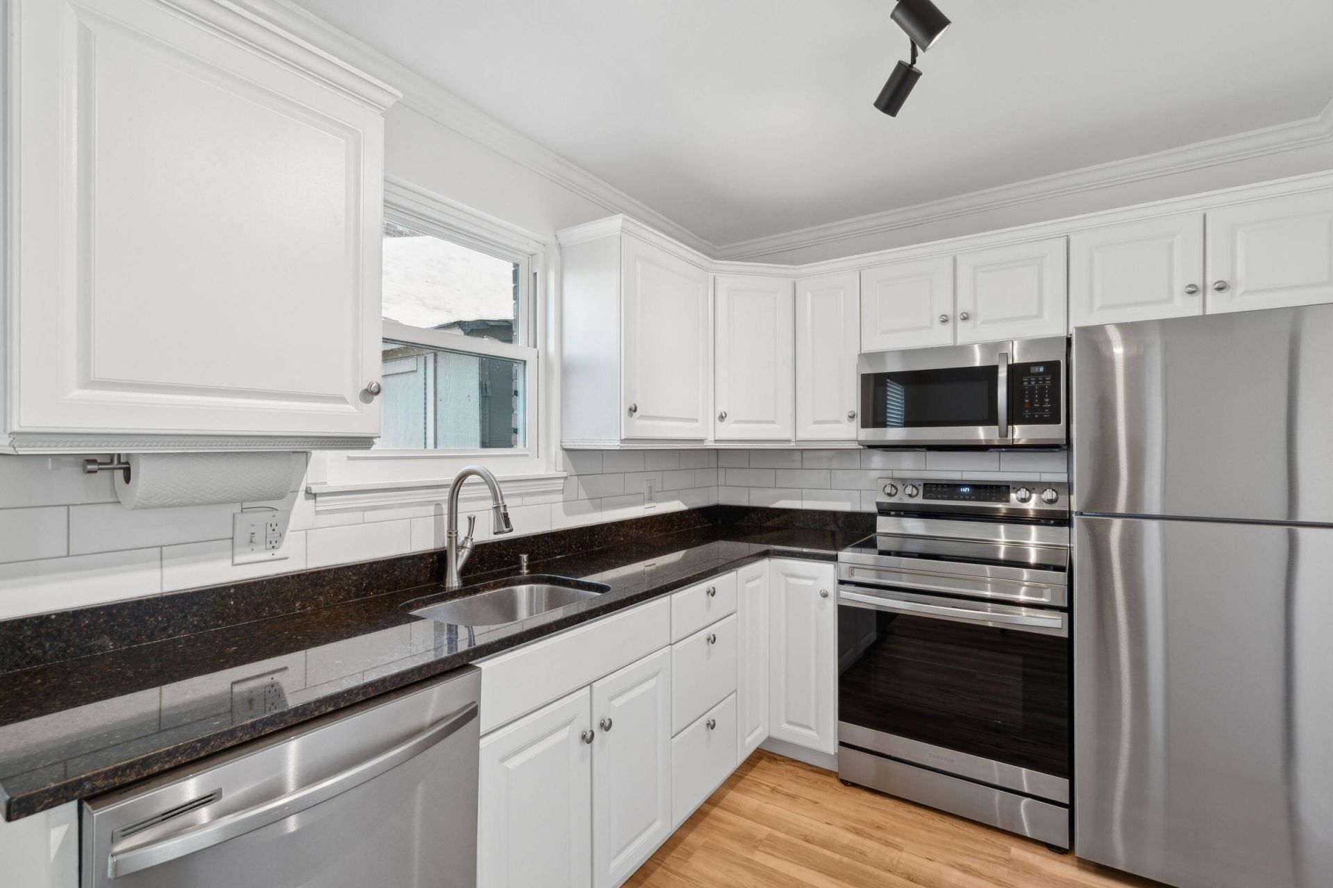 415 Parkdale Drive Photo 10