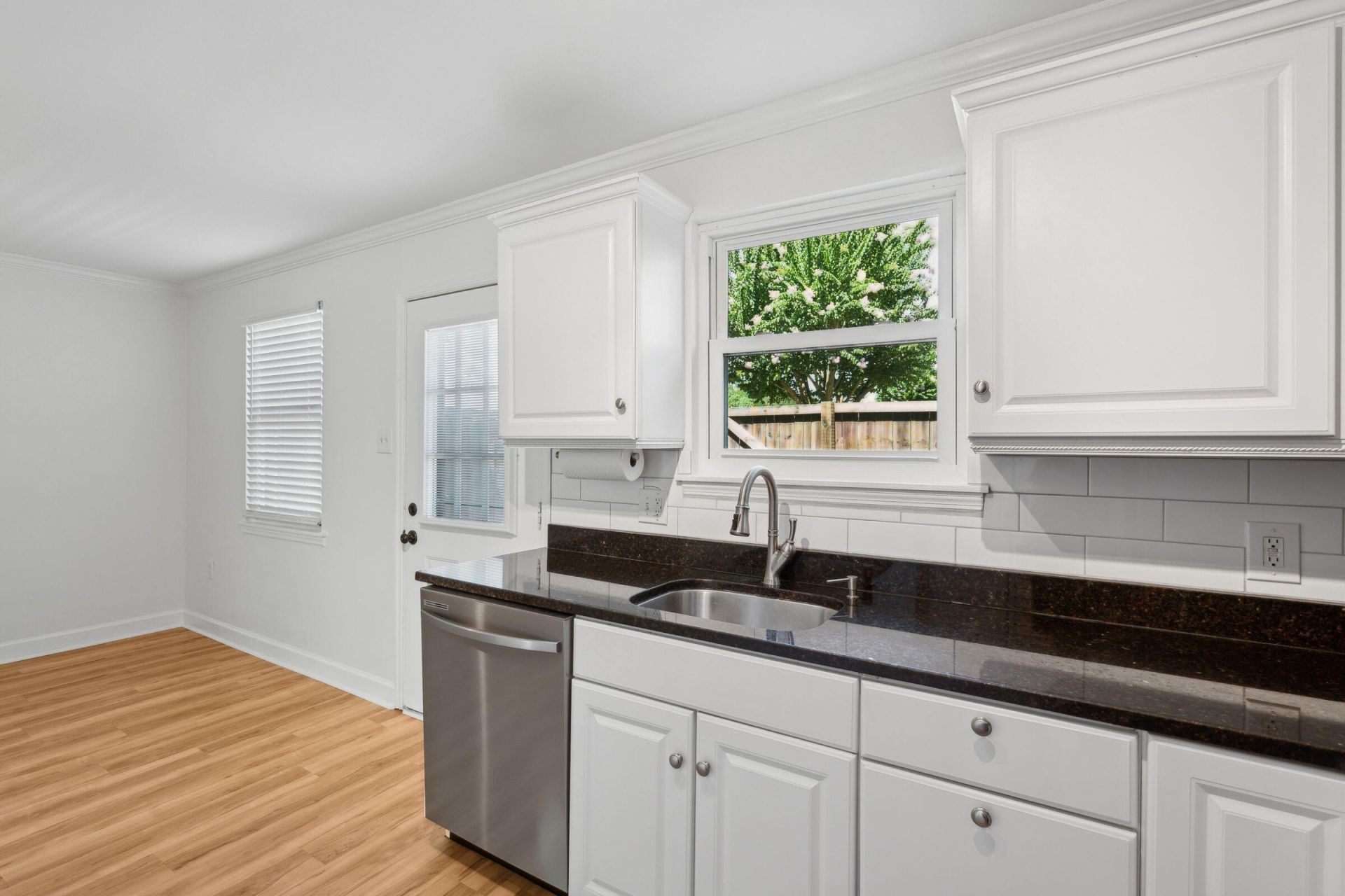 415 Parkdale Drive Photo 11