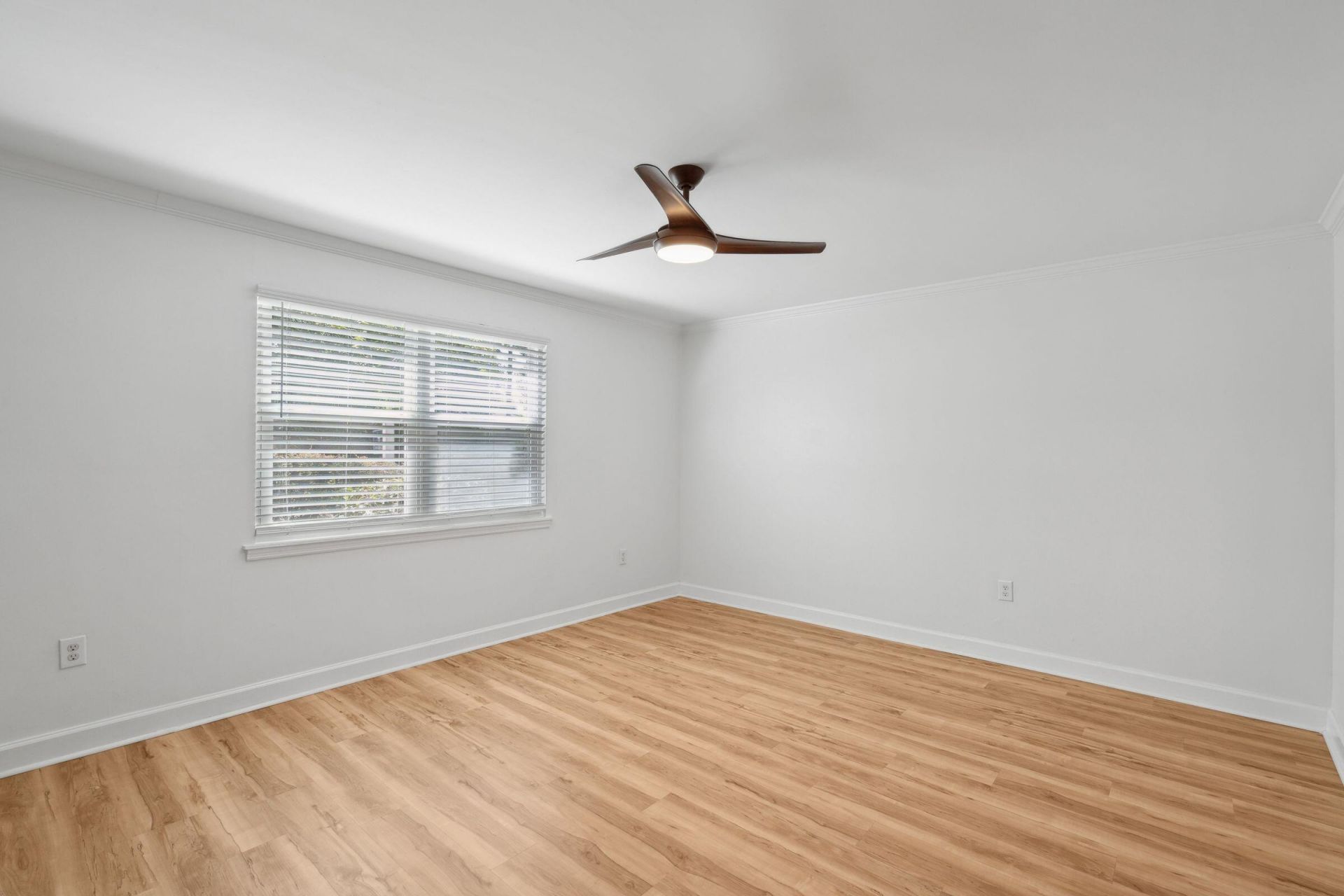415 Parkdale Drive Photo 12