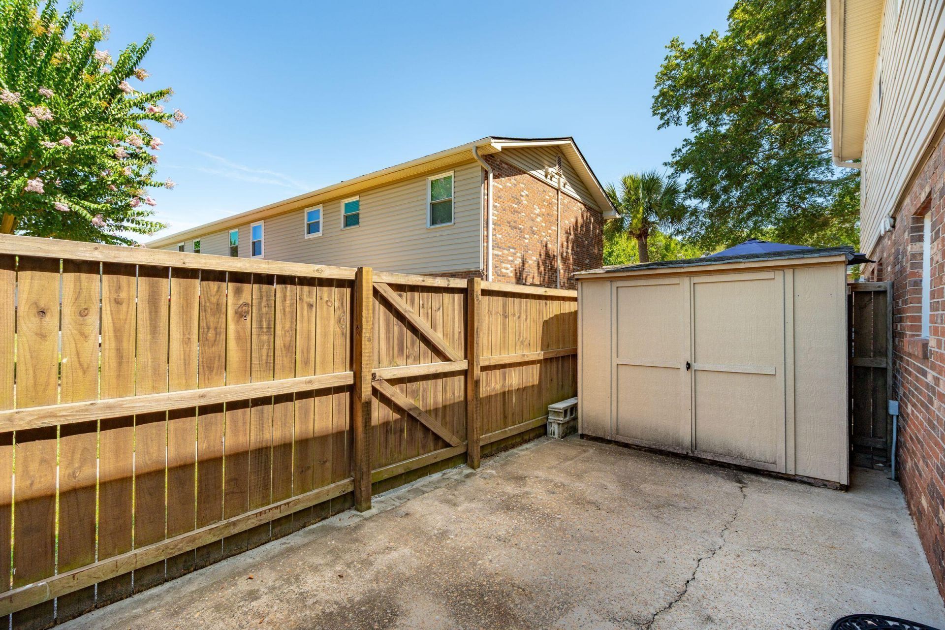 415 Parkdale Drive Photo 16