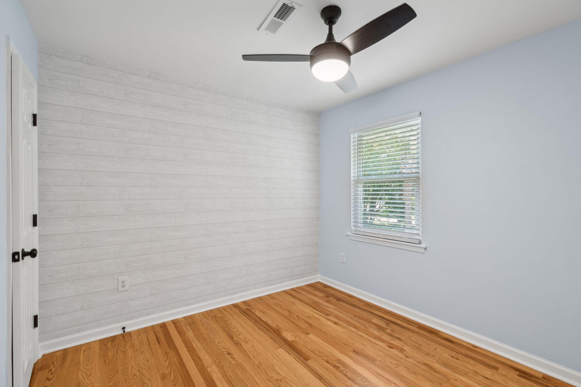 415 Parkdale Drive Photo 25
