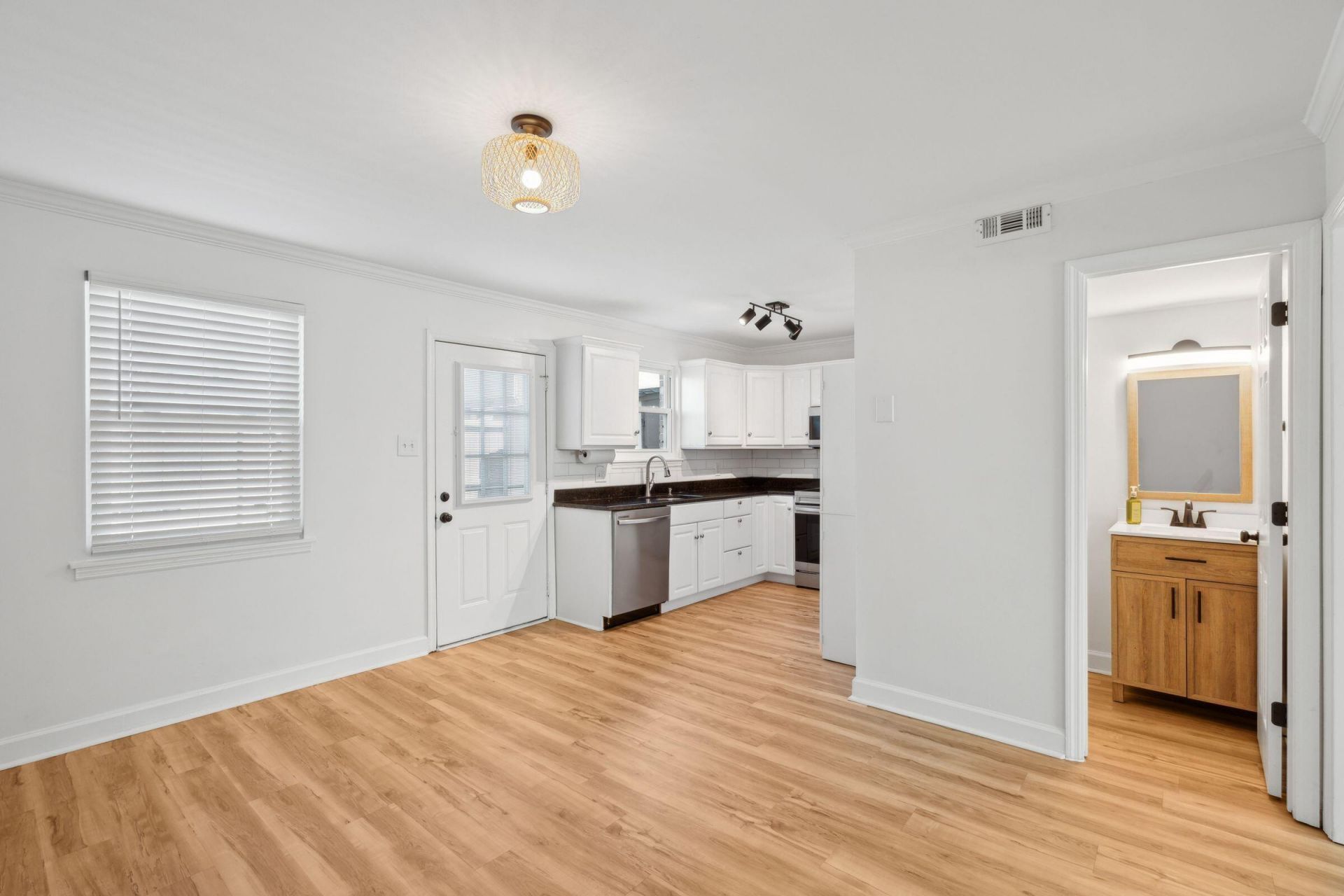 415 Parkdale Drive Photo 8