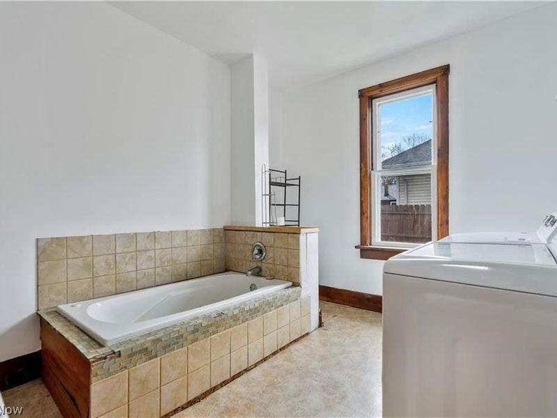 12020 Easton Street NE, Alliance, OH 44601 Photo 21