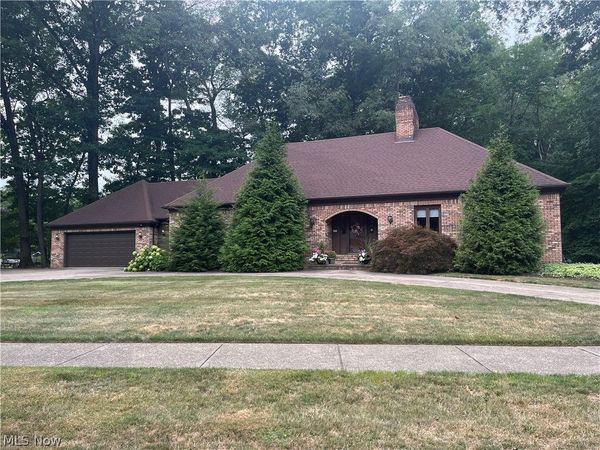 6800 Strathmore Drive, Valley View, OH 44125