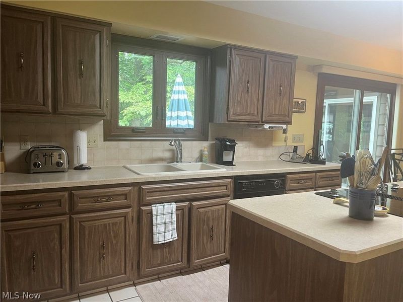 6800 Strathmore Drive, Valley View, OH 44125 Photo 15