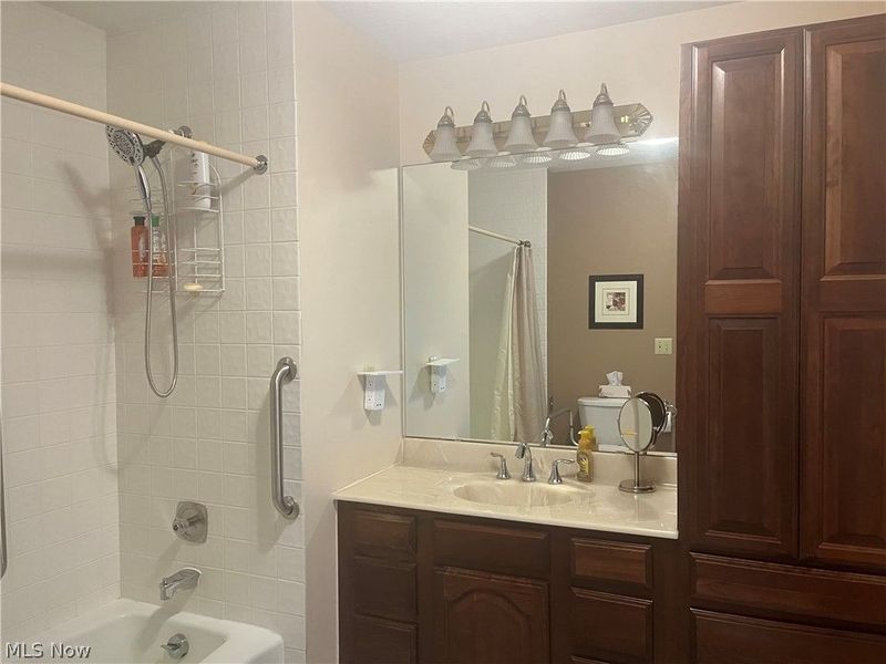 6800 Strathmore Drive, Valley View, OH 44125 Photo 24