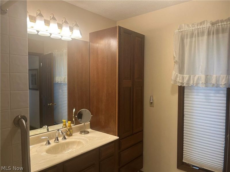6800 Strathmore Drive, Valley View, OH 44125 Photo 25