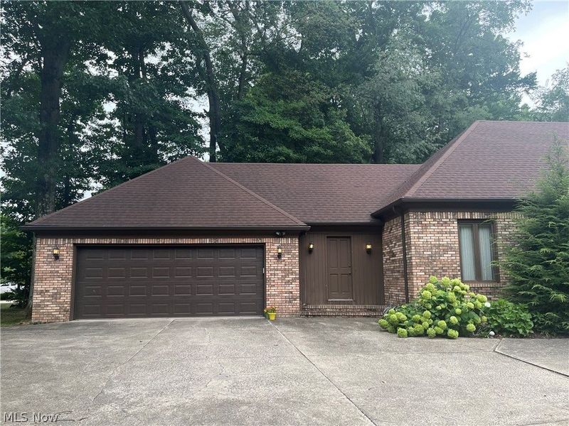 6800 Strathmore Drive, Valley View, OH 44125 Photo 3