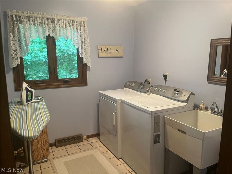 6800 Strathmore Drive, Valley View, OH 44125 Photo 30