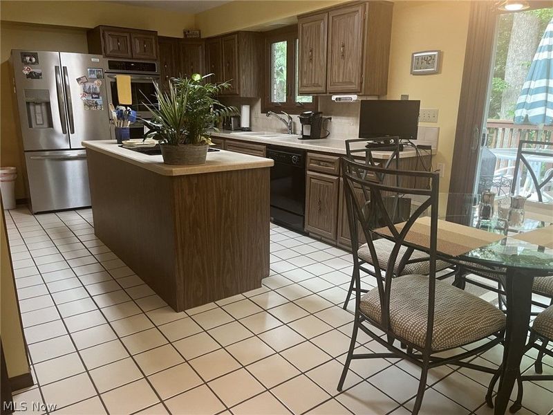 6800 Strathmore Drive, Valley View, OH 44125 Photo 6