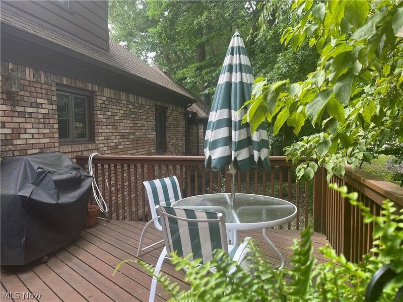 6800 Strathmore Drive, Valley View, OH 44125 Photo 8