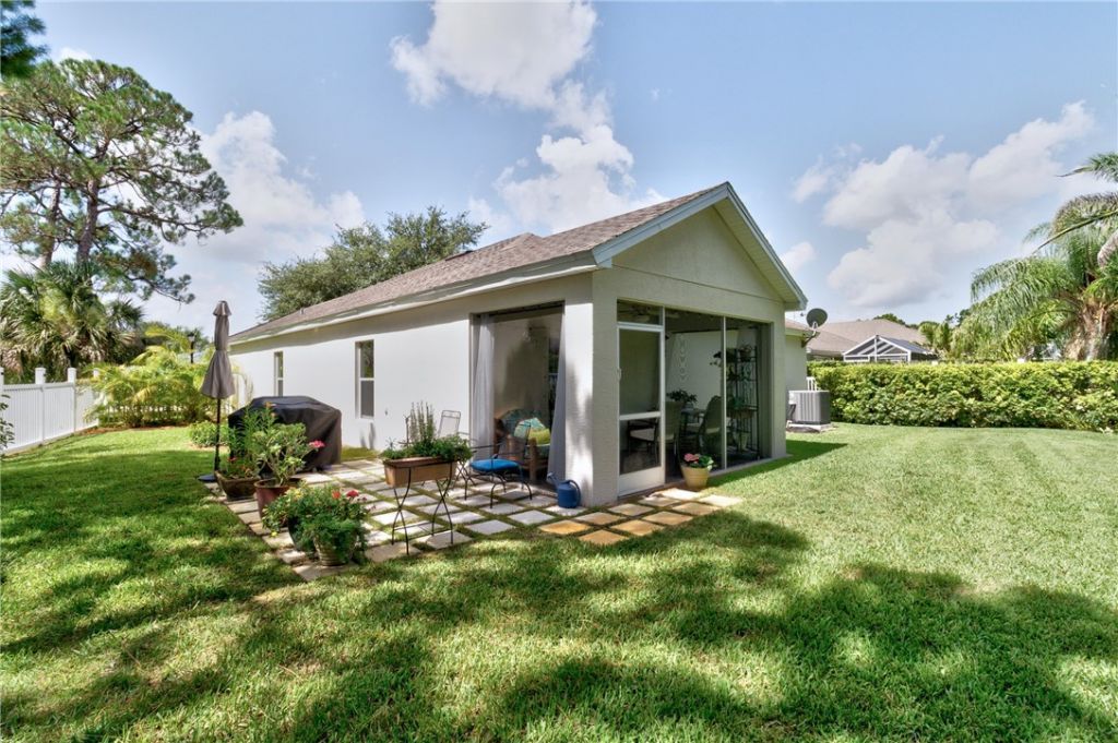 250 Briarcliff Circle, Sebastian, FL 32958 Photo