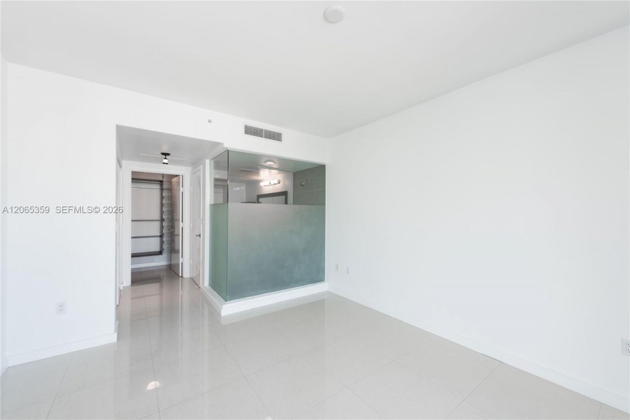 92 SW 3rd Street , Unit 2812, Miami, FL 33130 Photo