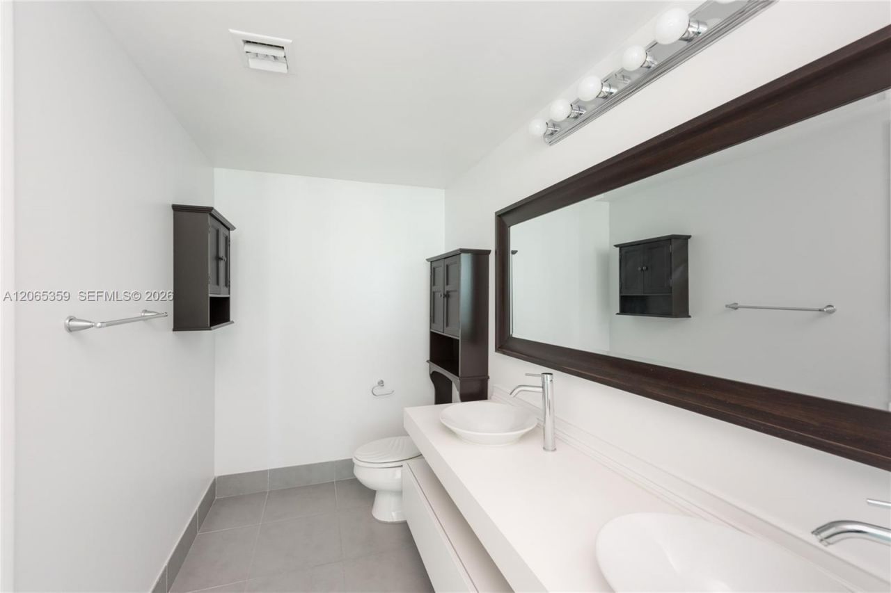 92 SW 3rd Street , Unit 2812, Miami, FL 33130 Photo