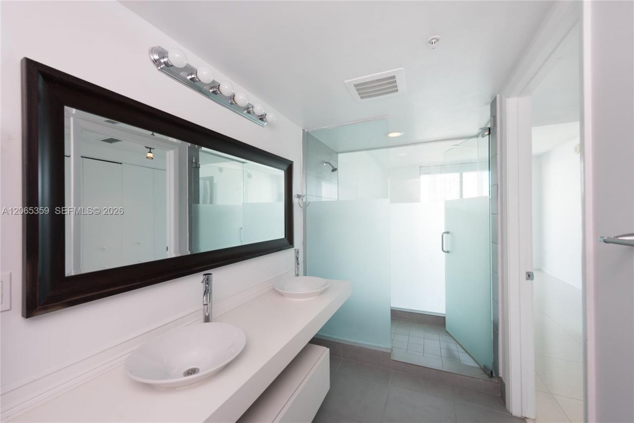 92 SW 3rd Street , Unit 2812, Miami, FL 33130 Photo