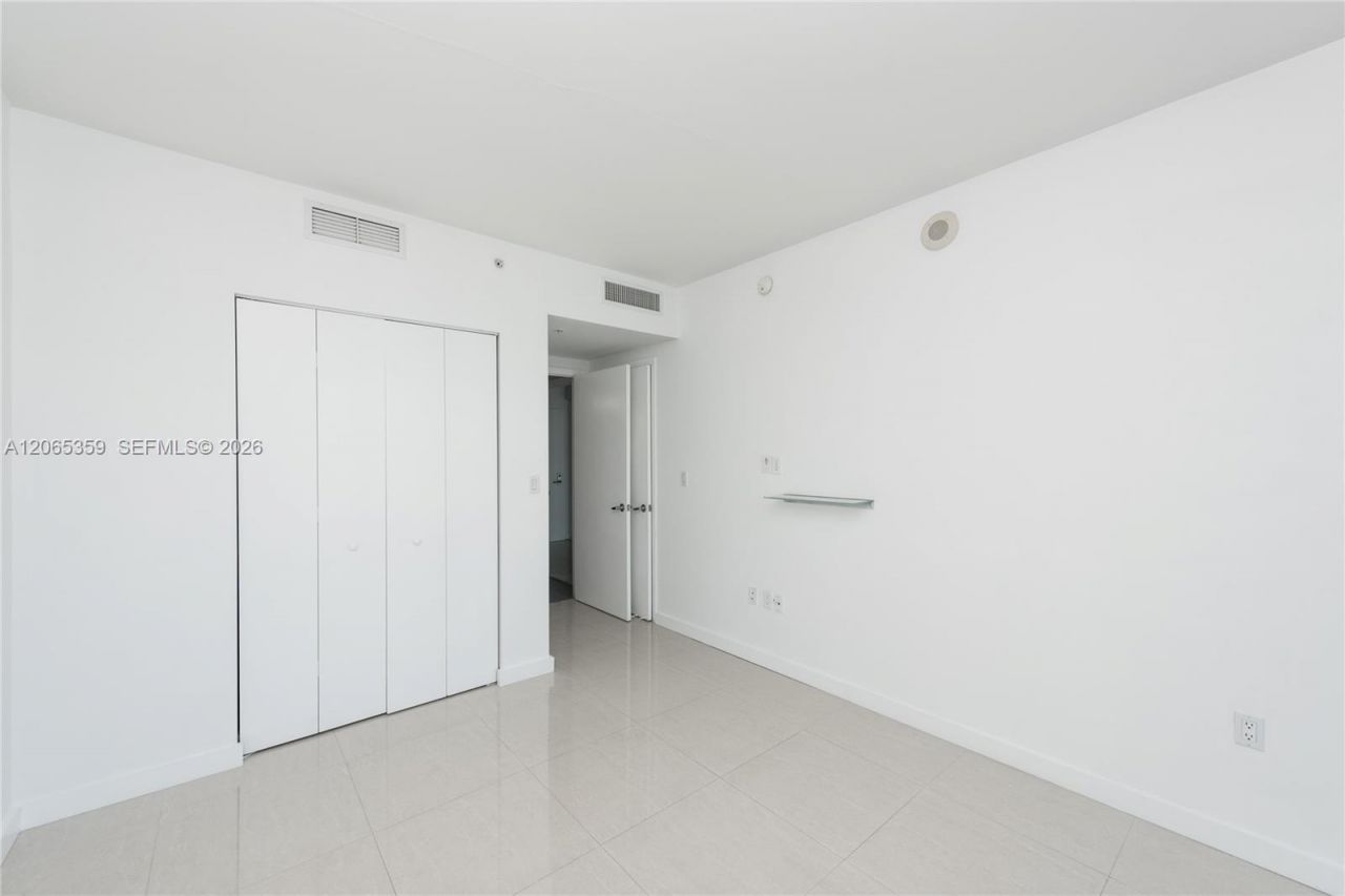 92 SW 3rd Street , Unit 2812, Miami, FL 33130 Photo