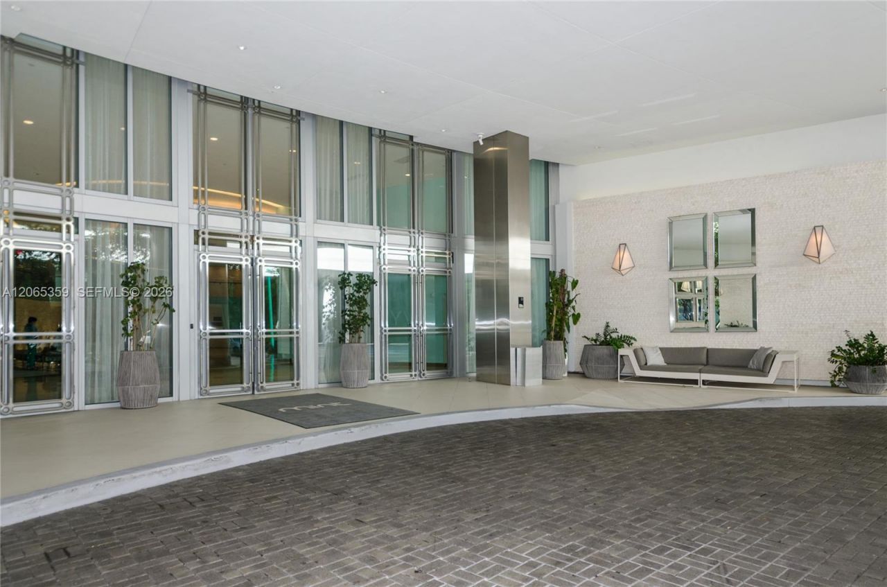 92 SW 3rd Street , Unit 2812, Miami, FL 33130 Photo