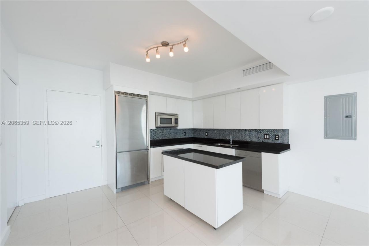 92 SW 3rd Street , Unit 2812, Miami, FL 33130 Photo