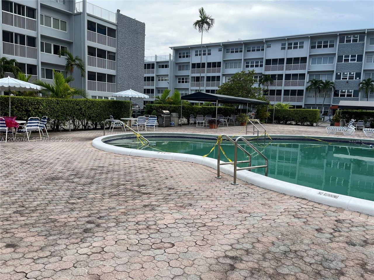 410 SE 2nd St , Unit 408, Hallandale Beach, FL 33009 Photo