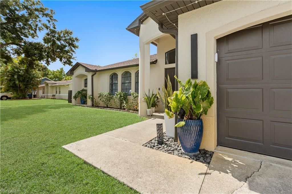 9052 Cypress Dr N, Fort Myers, FL 33967 Photo