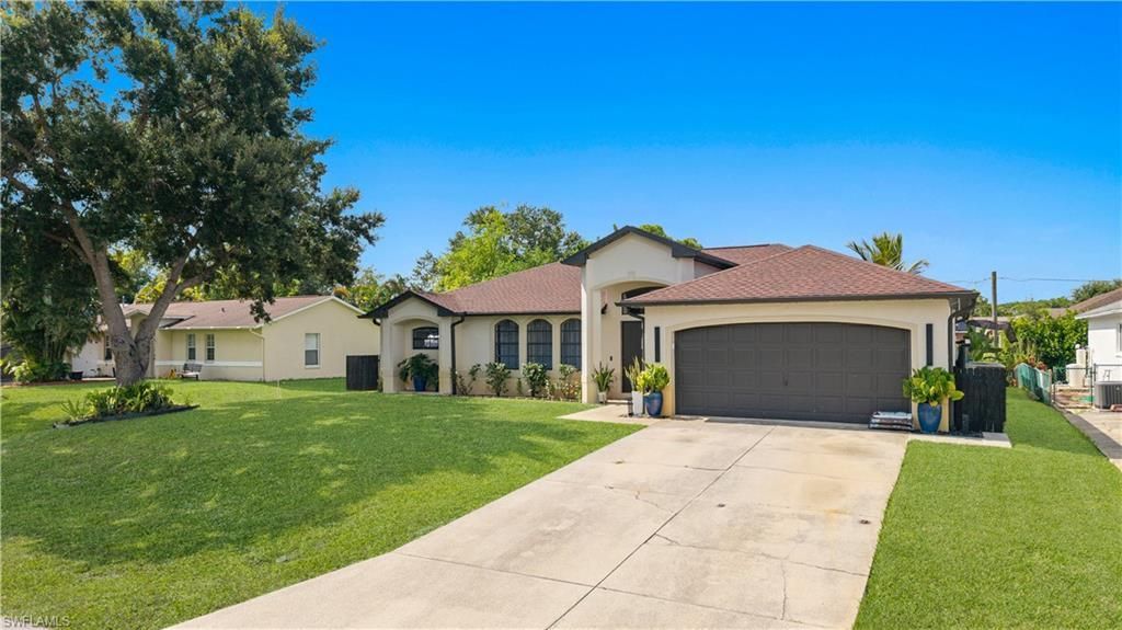 9052 Cypress Dr N, Fort Myers, FL 33967 Photo