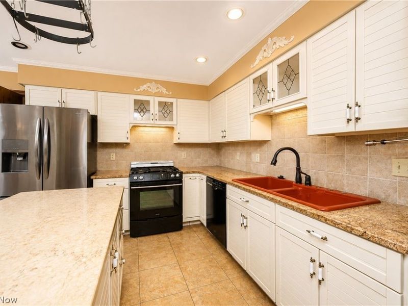 16 S Bentley Drive SE, Canton, OH 44709 Photo 16