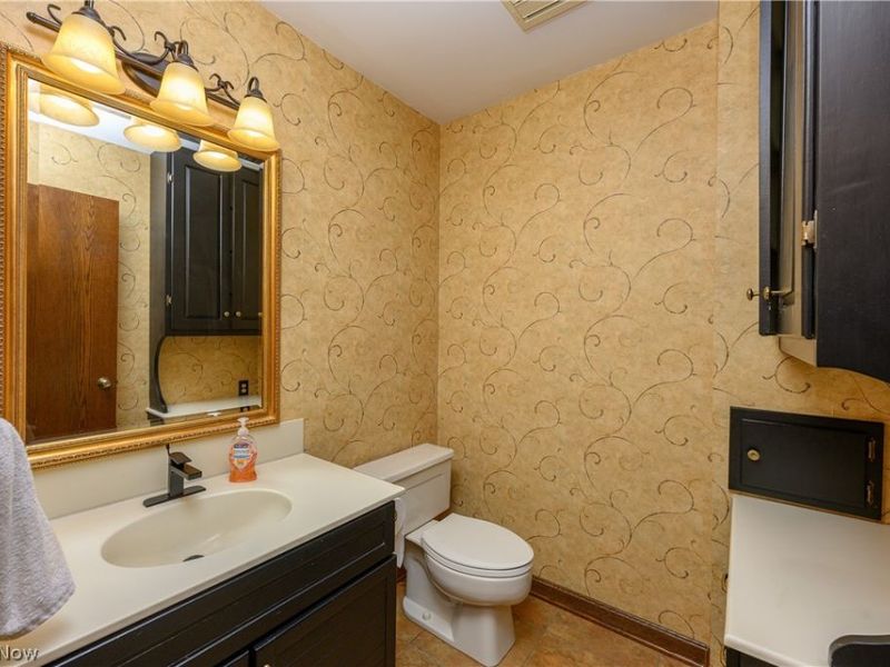 16 S Bentley Drive SE, Canton, OH 44709 Photo 24
