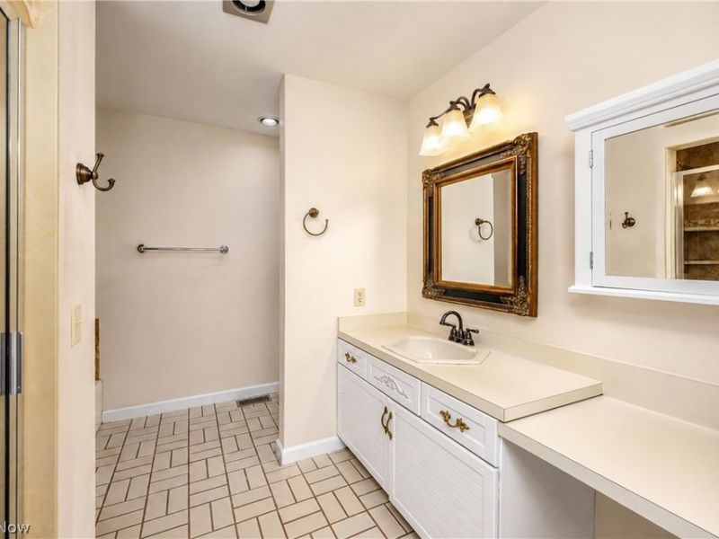 16 S Bentley Drive SE, Canton, OH 44709 Photo 27