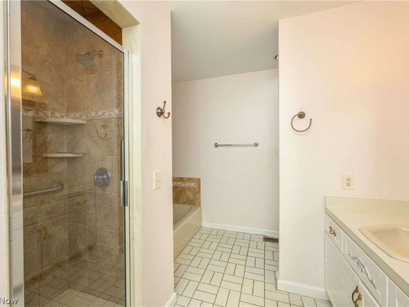 16 S Bentley Drive SE, Canton, OH 44709 Photo 28