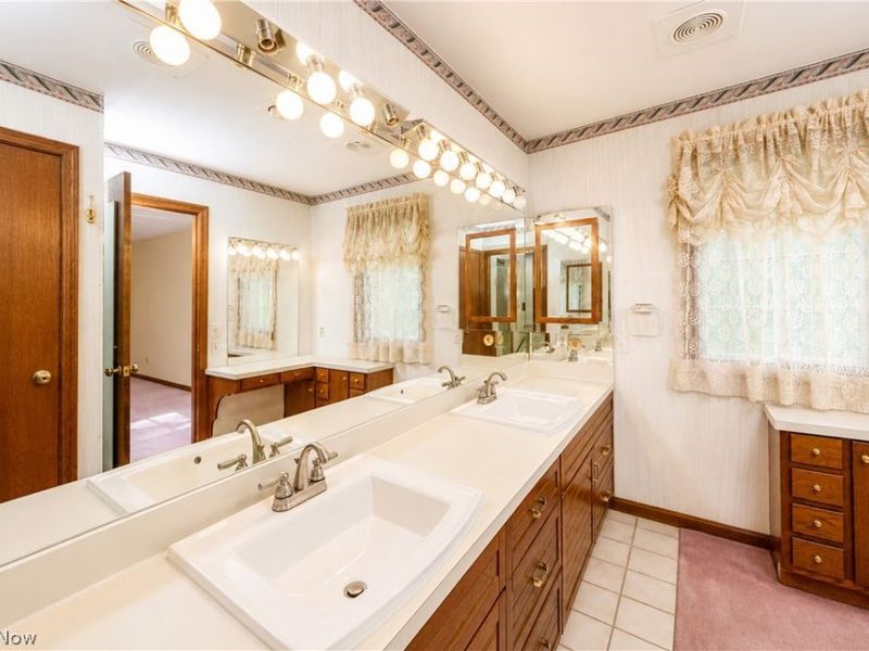 16 S Bentley Drive SE, Canton, OH 44709 Photo 33
