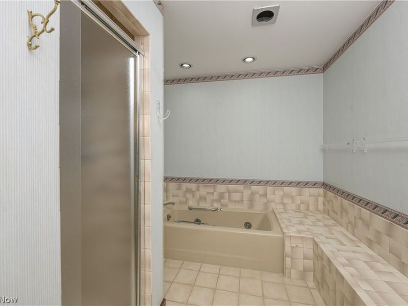 16 S Bentley Drive SE, Canton, OH 44709 Photo 34