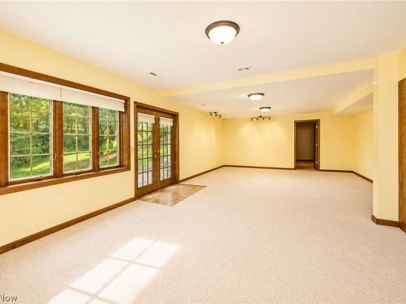 16 S Bentley Drive SE, Canton, OH 44709 Photo 35