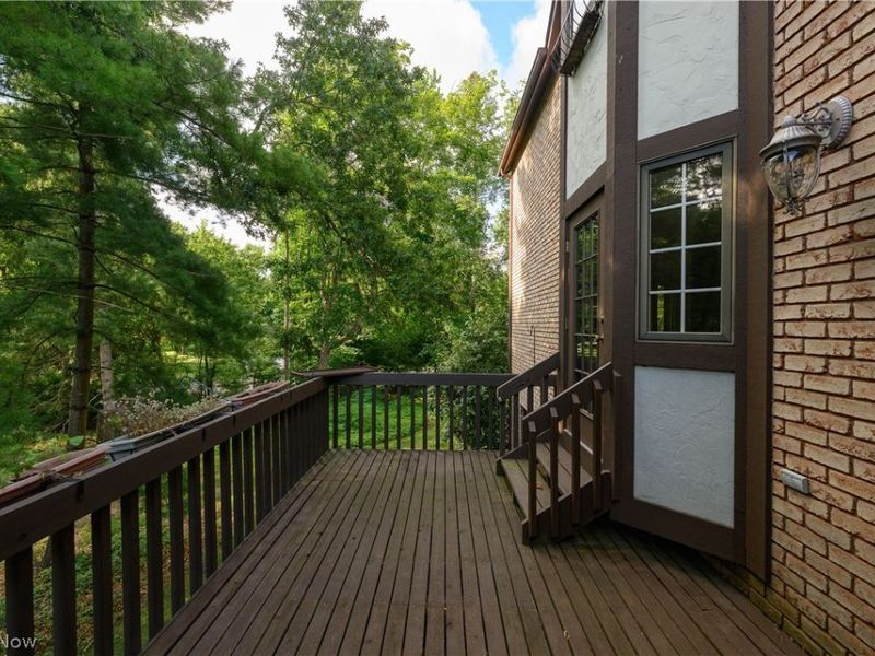 16 S Bentley Drive SE, Canton, OH 44709 Photo 4