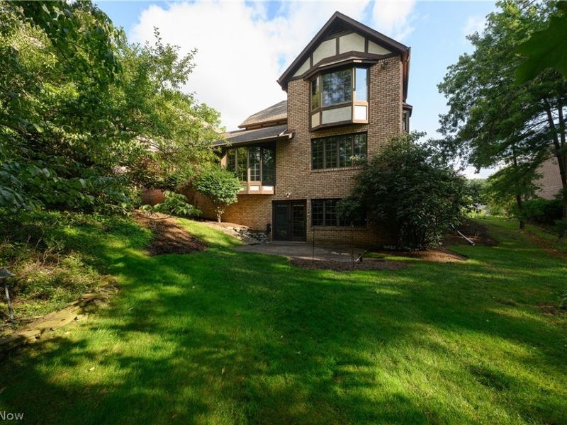 16 S Bentley Drive SE, Canton, OH 44709 Photo 6