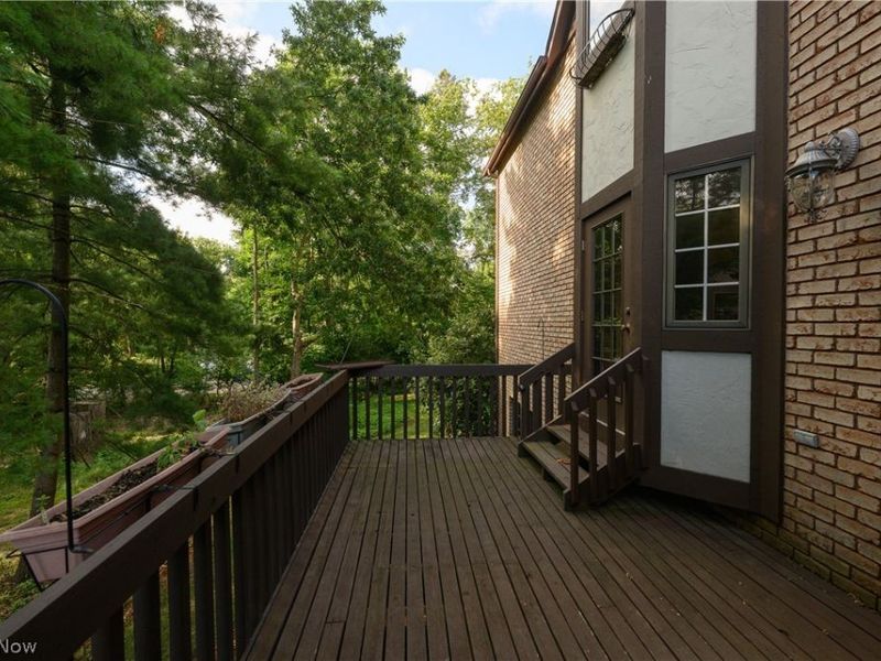 16 S Bentley Drive SE, Canton, OH 44709 Photo 6