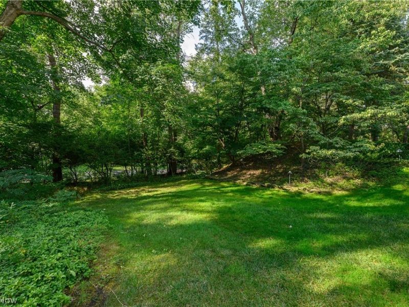 16 S Bentley Drive SE, Canton, OH 44709 Photo 7