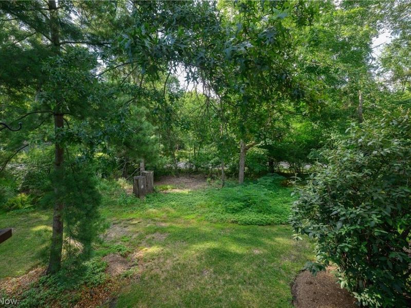 16 S Bentley Drive SE, Canton, OH 44709 Photo 9