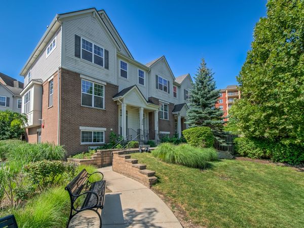 200 Concord Court , Morton Grove, IL 60053