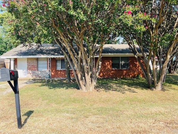 102 N Collins Street , Colbert, OK 74733