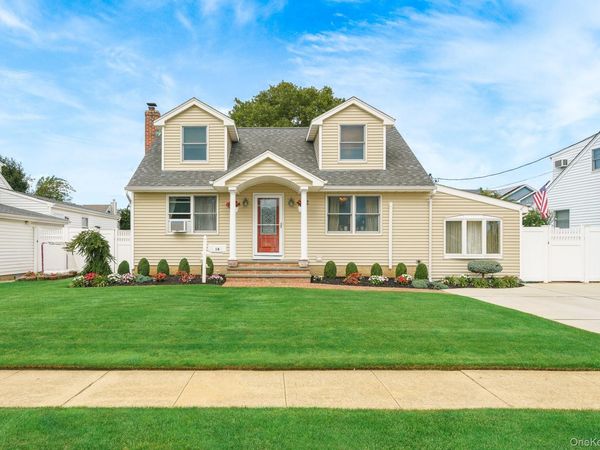 16 Kensington Avenue , Massapequa, NY 11758