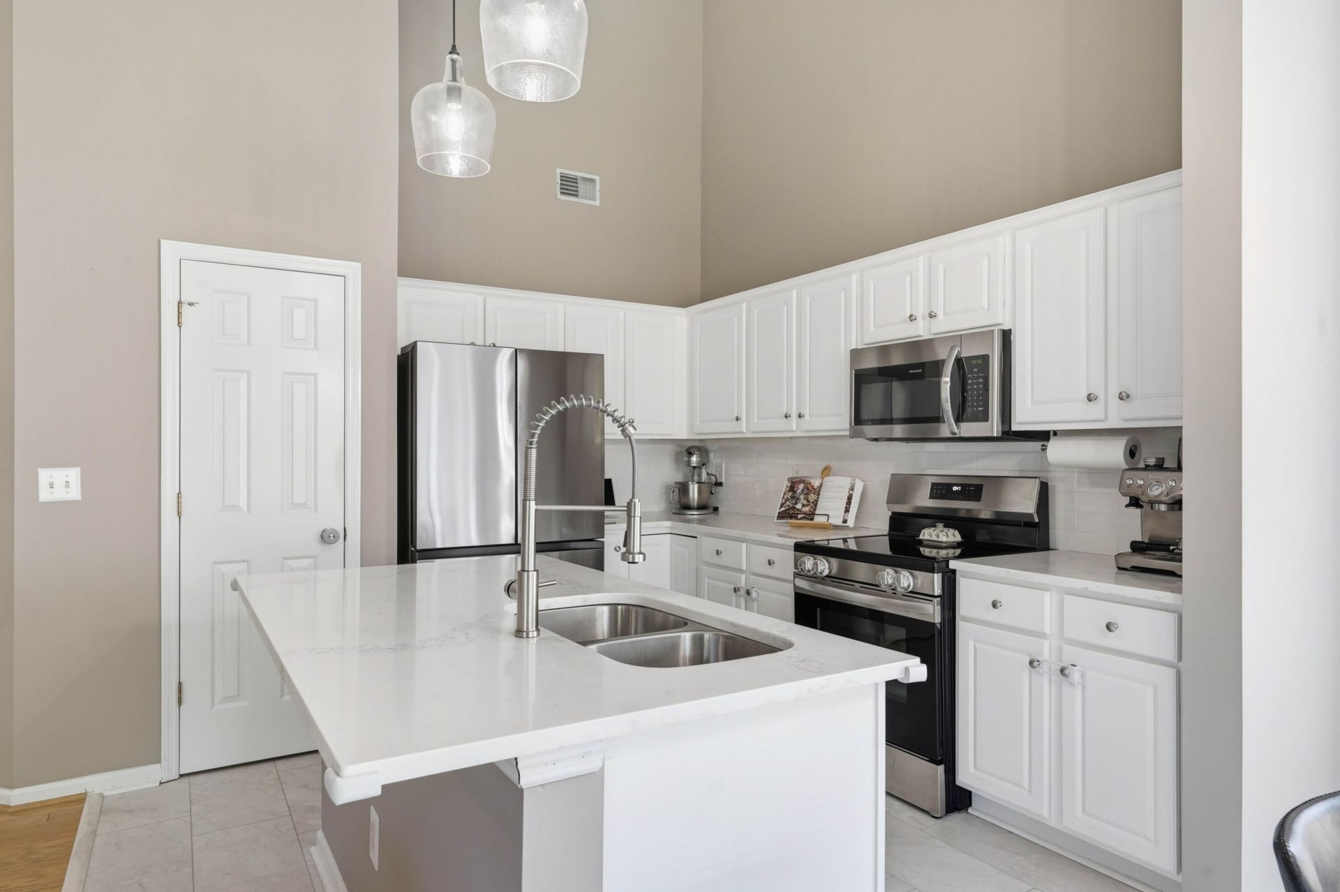 150 Cabrill Drive Photo 9