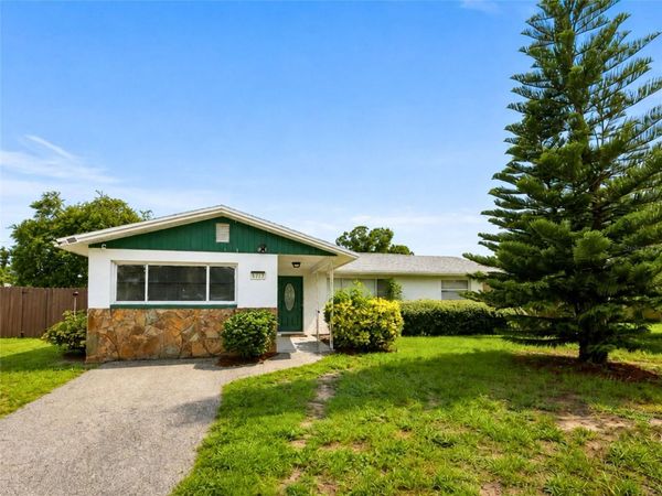 8628 MAGNOLIA DRIVE , SEMINOLE, FL 33777