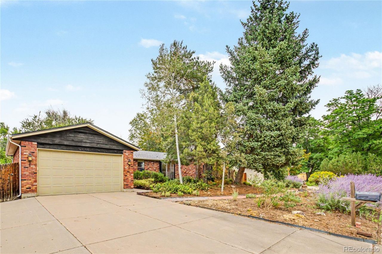 11811 E Arkansas Avenue, Aurora, CO 80012 Main Photo