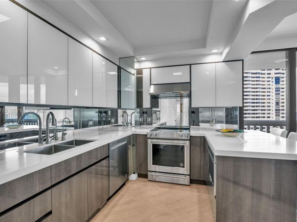 2000 Island Blvd , Unit 2006, Aventura, FL 33160