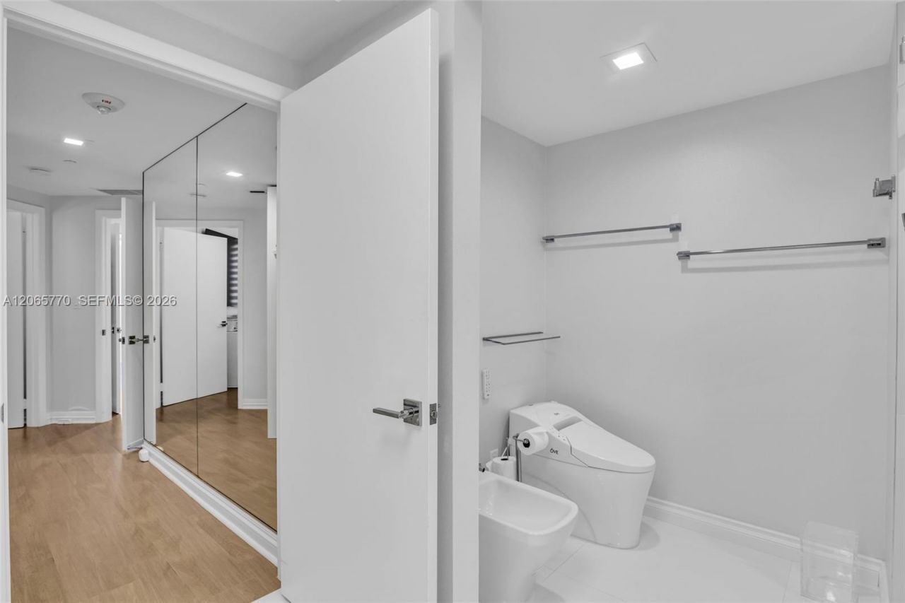 2000 Island Blvd, Unit 2006, Aventura, FL 33160 Photo