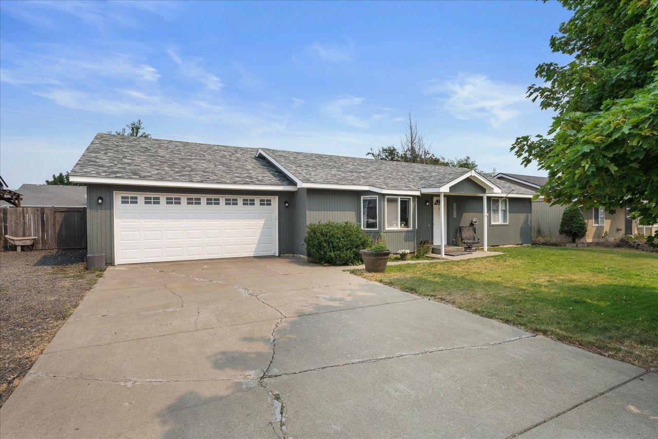 12512 W 11th Ave, Airway Heights, WA 99001 Main Photo