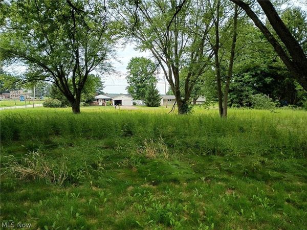 Ravenna Avenue , East Canton, OH 44730